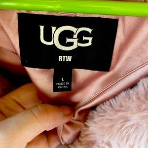 UGG Large jacket. Got it in large so it would fit big. Only worn a few times